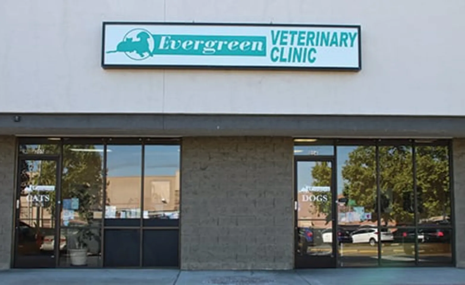 Front view of Evergreen Veterinary Clinic.